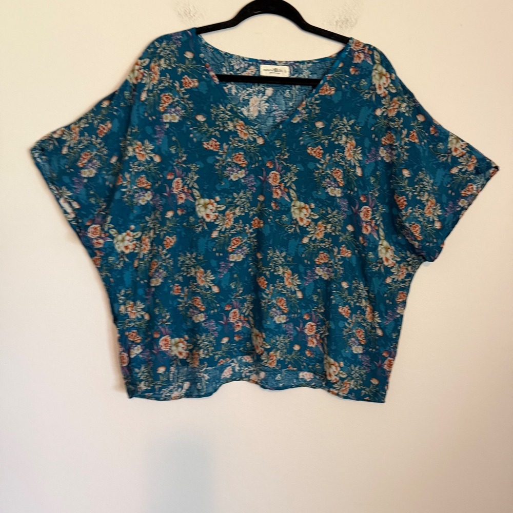 Natural Life floral v neck top blue L rayon boho casual classic resort hippie